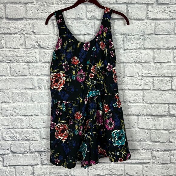 Xhilaration Floral Back Zip Romper Size Small - Picture 1 of 9
